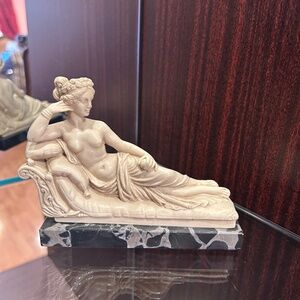 Figurine Reproduction of Canova Black Veined Marble Base Neoclassical Circa 1950